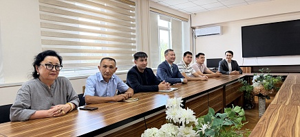 Молодые архивисты встретились с ветераном архивного дела фото галереи 2